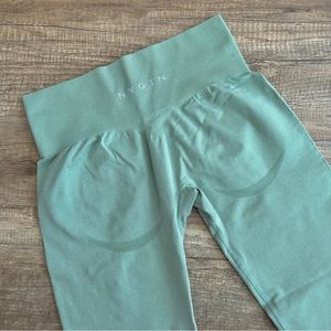 NVGTN - Sage Green Contour Seamless Leggings